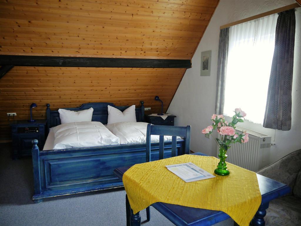 Hotel-Gasthof-Destille-Eisenbahn Мосбах Экстерьер фото