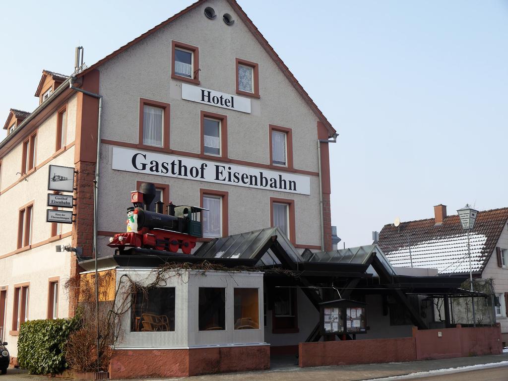Hotel-Gasthof-Destille-Eisenbahn Мосбах Экстерьер фото